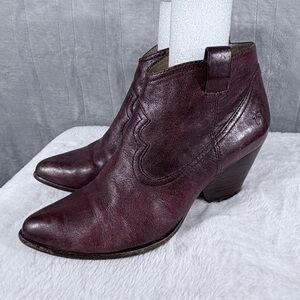 Frye Reina Bootie ankle boots in eggplant leather Women’s 9.5